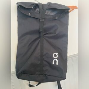 ON CLOUD Running Black With Snap Top Closure